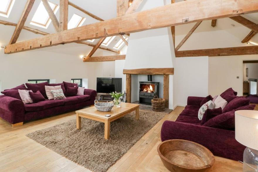 OWL BARN, family friendly, luxury holiday cottage in Leominster