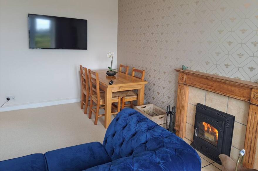 BOGRIE COTTAGE, family friendly, with hot tub in Gretna Green