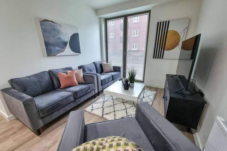 Free Parking: Lux City Centre Townhouse
