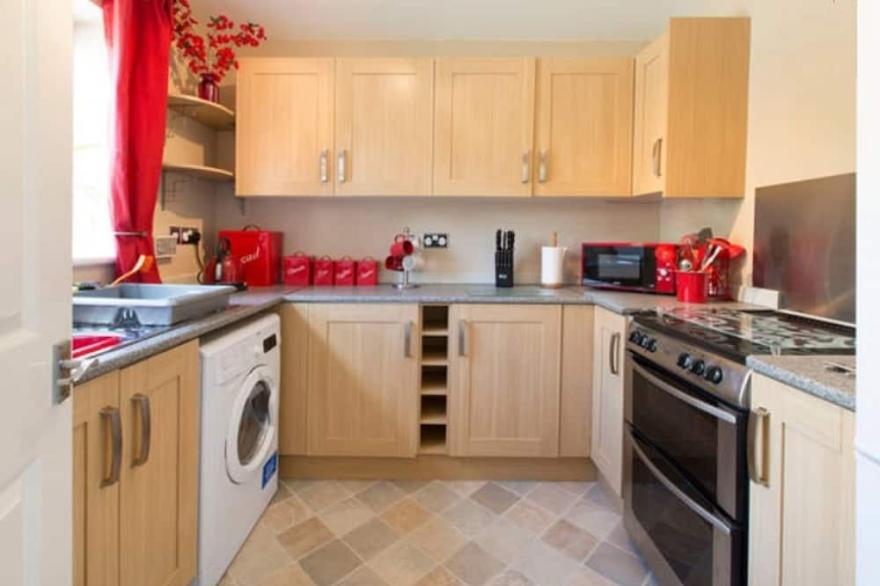 6 berth/2 bed property in village location, enclosed garden. Fibre Broadband