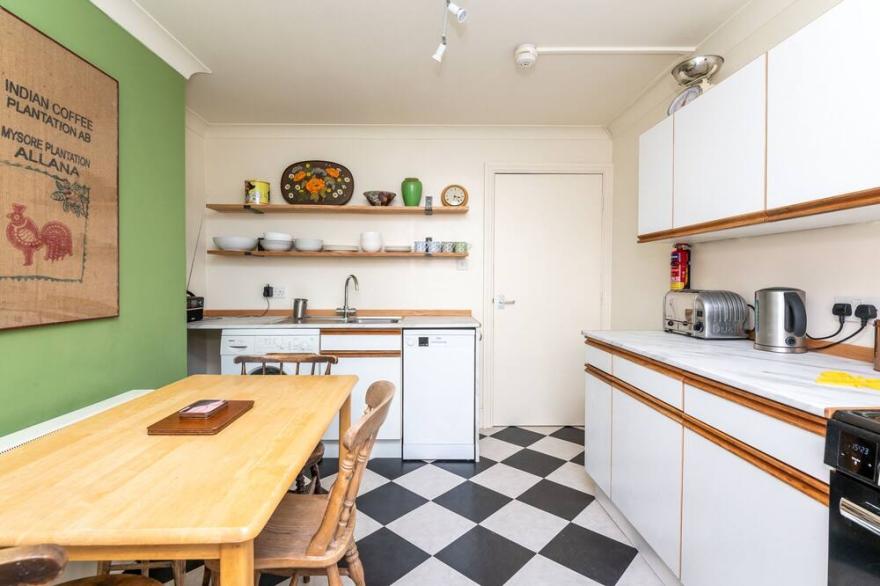 Pass the Keys | Cosy City Centre Flat