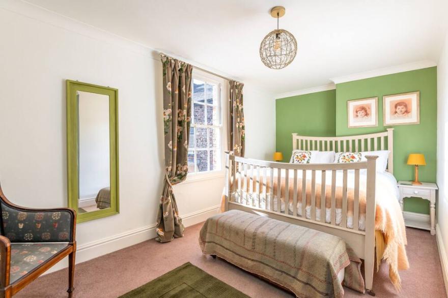 Pass the Keys | Cosy City Centre Flat