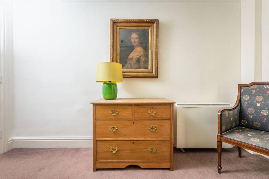 Pass the Keys | Cosy City Centre Flat