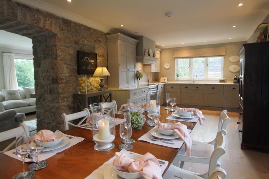 Stylish Four Bedroom Clapboard Cottage in Picturesque Helford