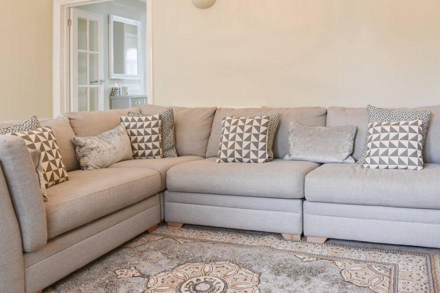2 bedroom accommodation in Portsmouth