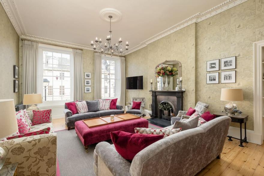 Gorgeous, 5 star-rated Georgian Home in the Heart of Edinburgh