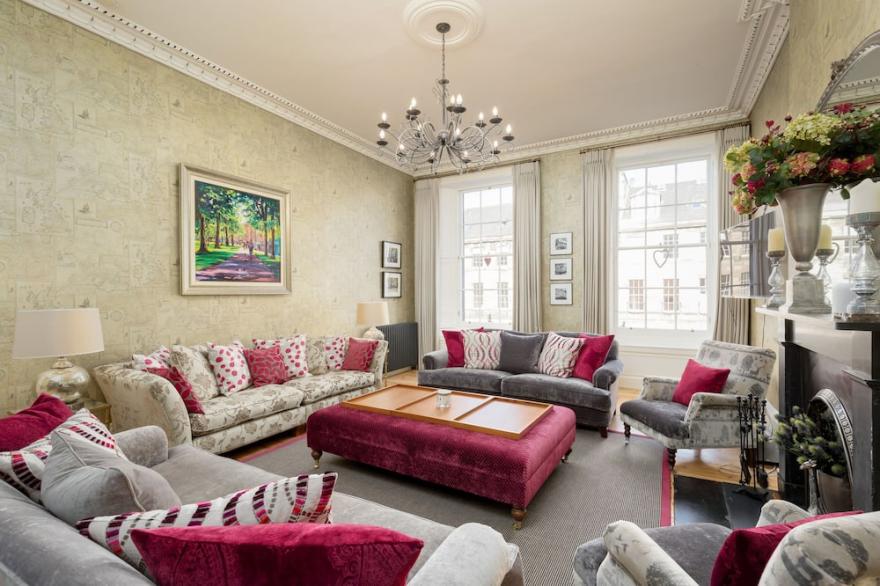 Gorgeous, 5 star-rated Georgian Home in the Heart of Edinburgh