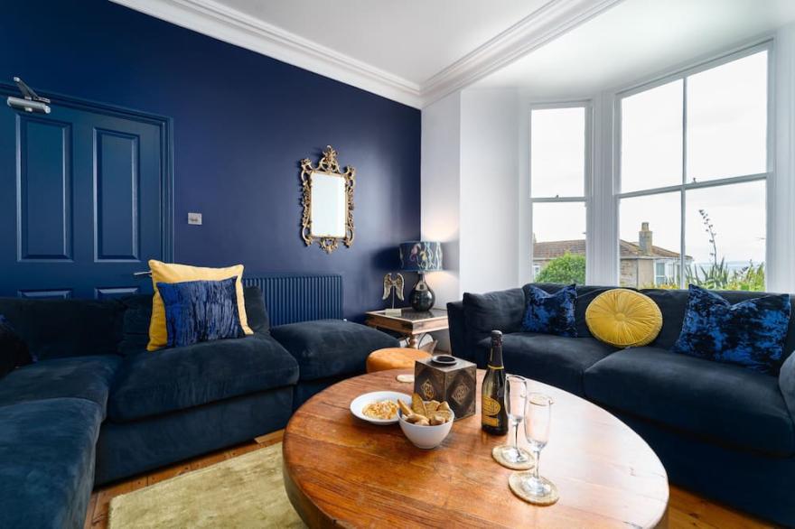 VictorianHouse Sleep10-12,SkyHD SportsMoviesF1Kids,AmazeViews,Parking(4),Pets