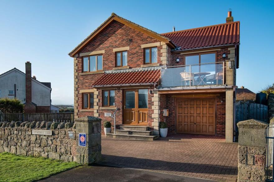 Benthall House - sleeps 8 guests  in 4 bedrooms