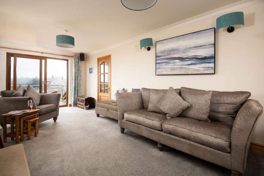 Benthall House - sleeps 8 guests  in 4 bedrooms