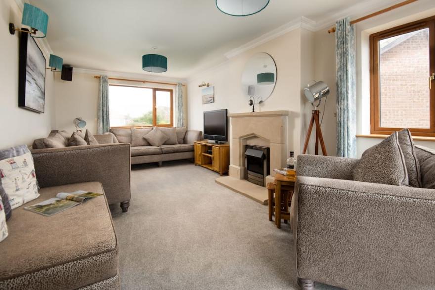 Benthall House - sleeps 8 guests  in 4 bedrooms