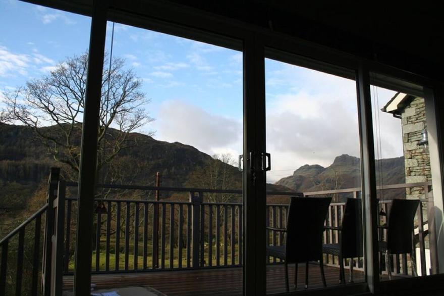 5 bedrooms, 5 bathrooms, 2 living rooms and mountain views from every room!