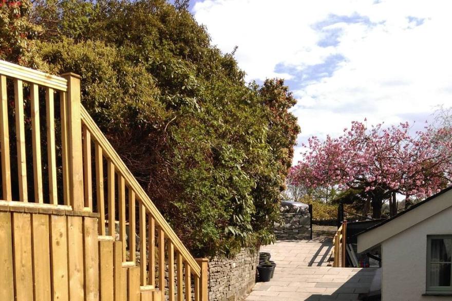 5 bedrooms, 5 bathrooms, 2 living rooms and mountain views from every room!