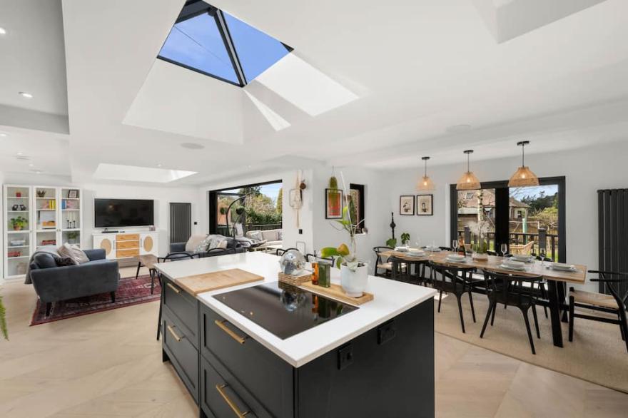 Luxury 5 bedroom Victorian home with hot tub