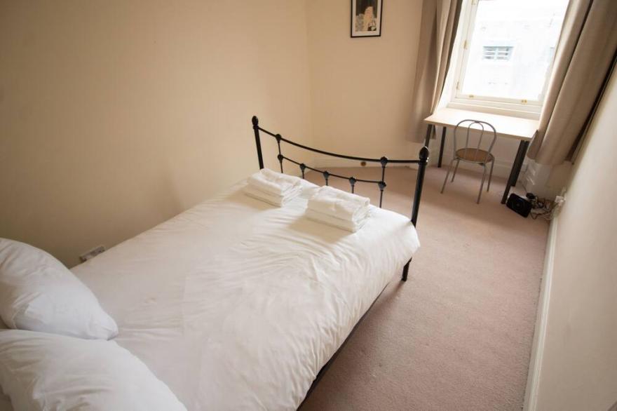 Bright and spacious Georgian flat in New Town
