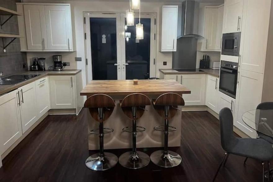 A Modern, Comfy Newly Remodeled 2BD House
