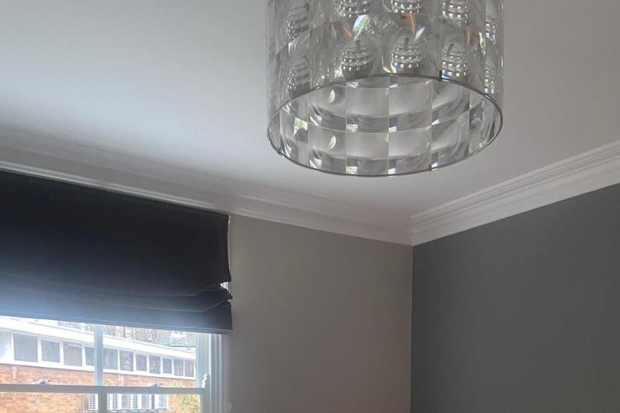 London townhouse by the park. Easy access to central London.