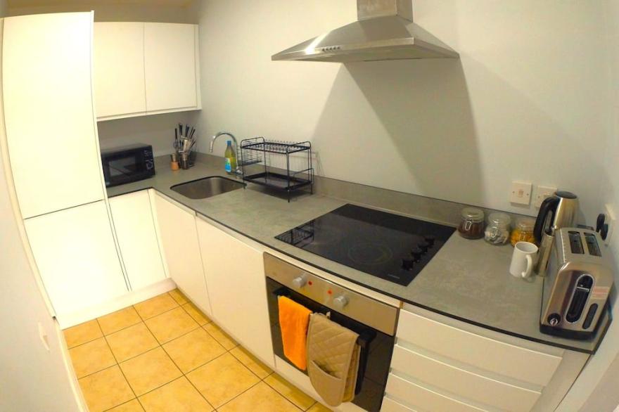 Studio Apartment with access to Pool, spa and gym