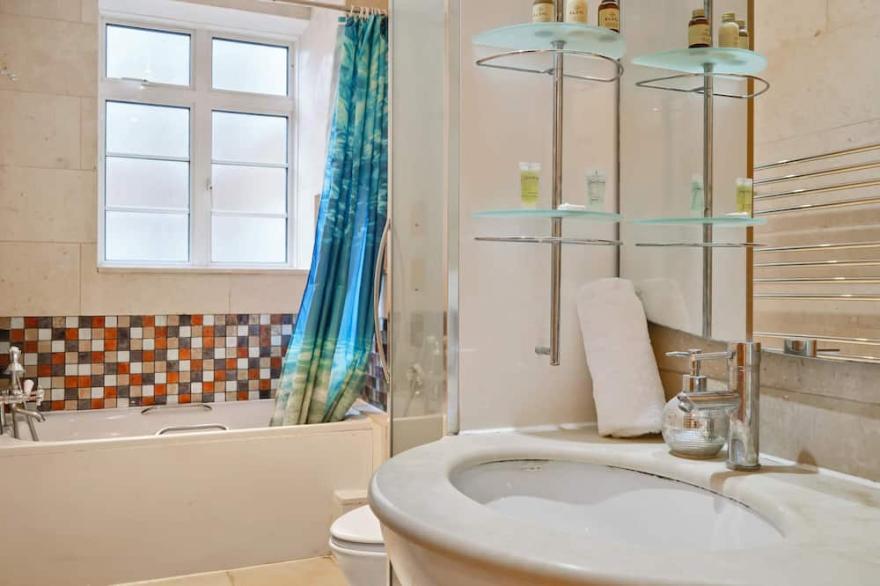 Stunning 3 bedroom apartment