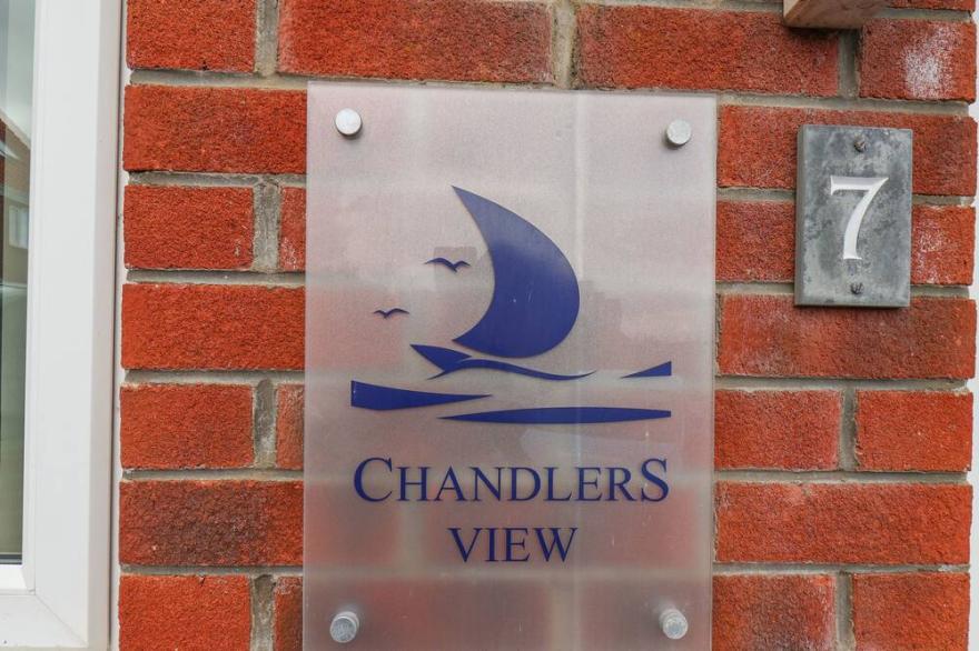 CHANDLER'S VIEW, pet friendly, with a garden in Whitby