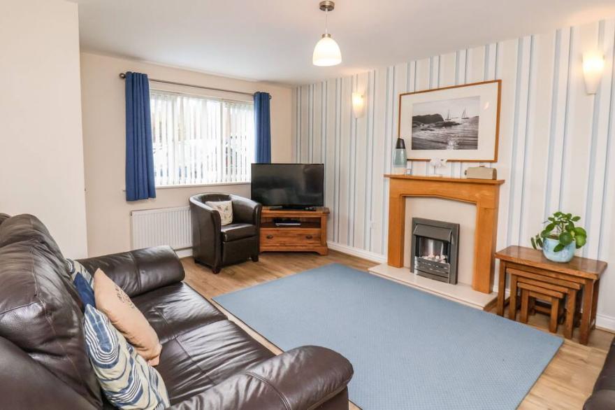 CHANDLER'S VIEW, pet friendly, with a garden in Whitby