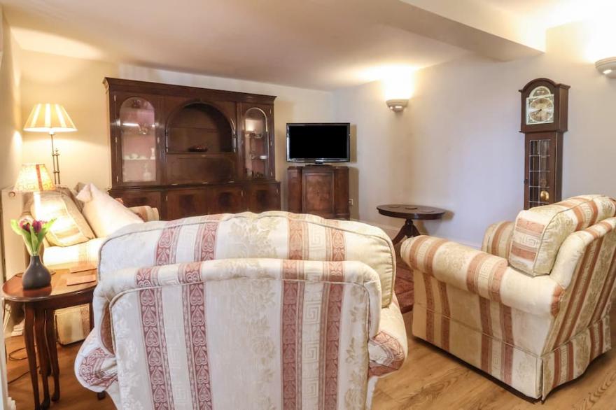 HENSTEAD HALL EAST, family friendly, with a garden in Beccles