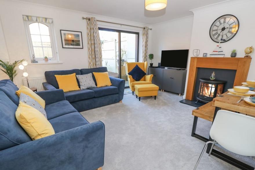TENNYSON VIEW, family friendly, with a garden in Totland