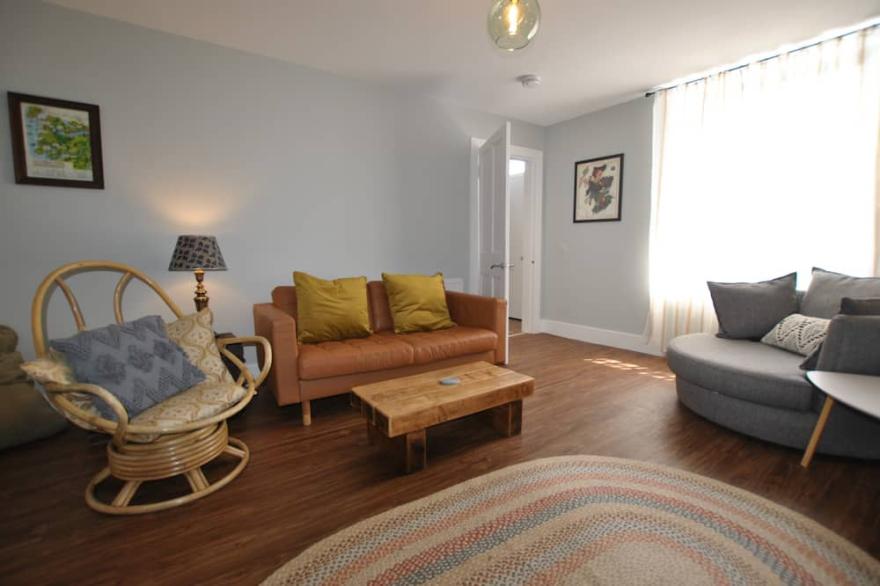 Auld Fisher's Catch- homely apartment near the sea
