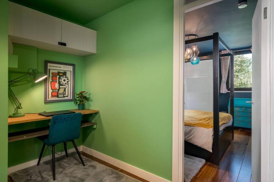 ALTIDO colourful 2-bed flat w/ Thames views