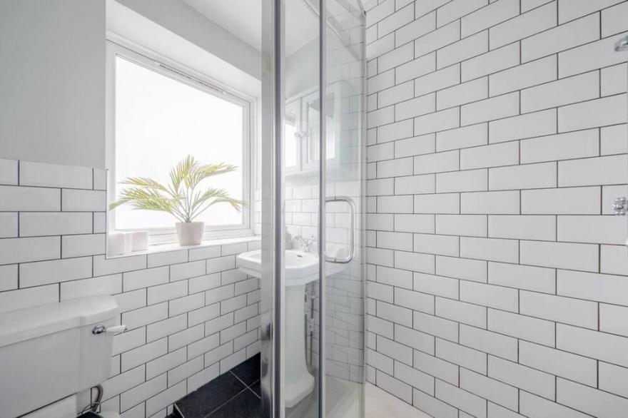 Sleek & Stunning 2BD Flat - Bethnal Green