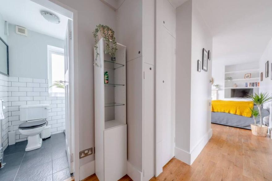 Sleek & Stunning 2BD Flat - Bethnal Green