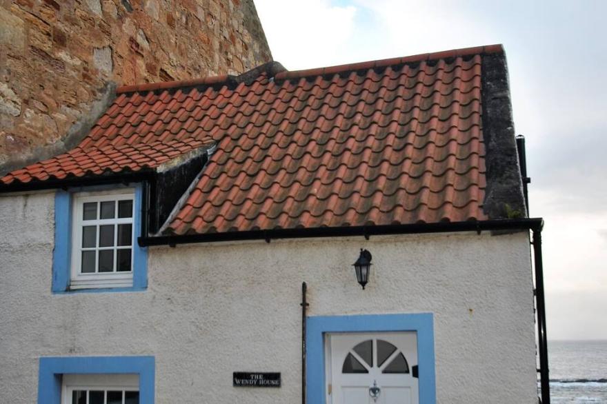 The Wendy House-seafront cottage, incredible views