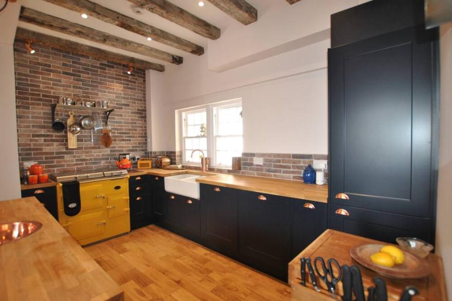 Seaspray- harbourfront home in idyllic location