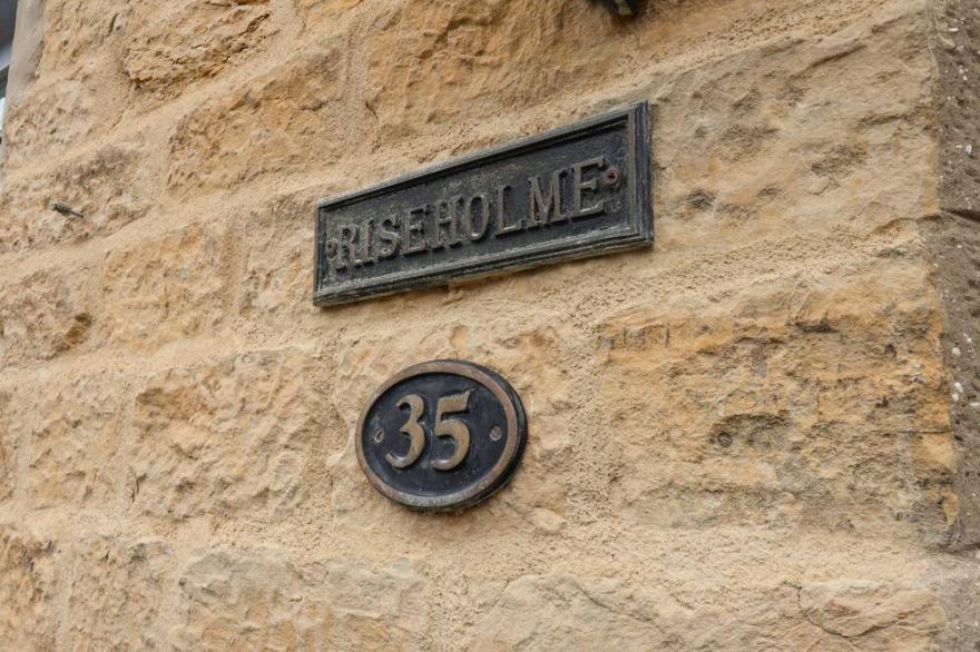 RISEHOLME, pet friendly, character holiday cottage in Ebberston