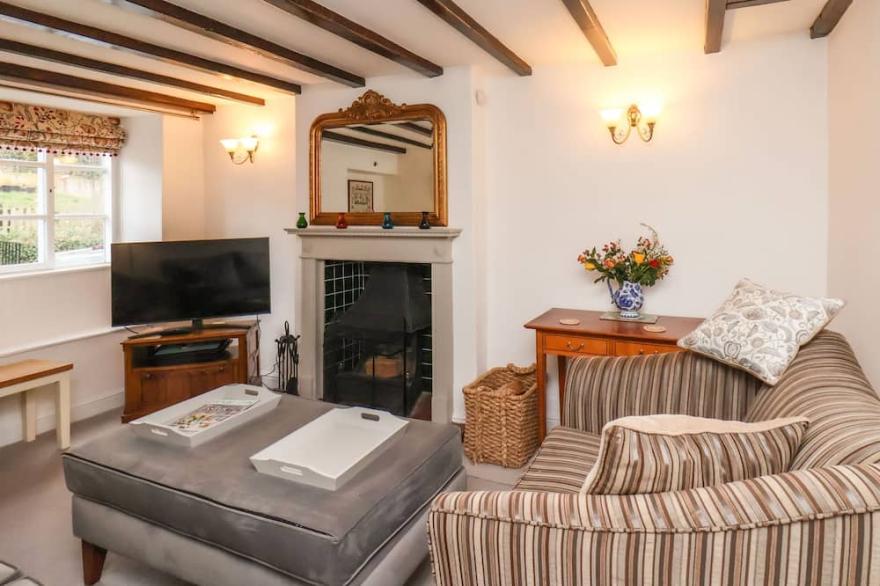 RISEHOLME, pet friendly, character holiday cottage in Ebberston