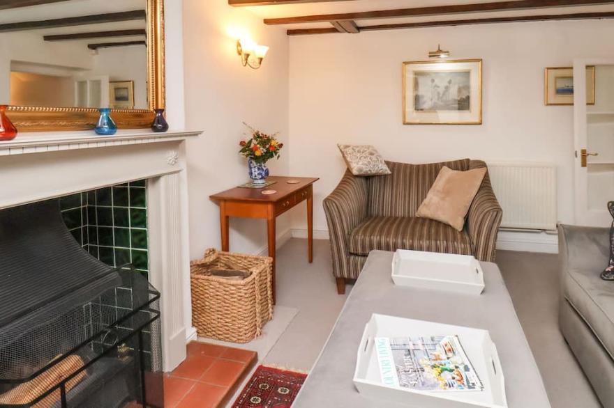 RISEHOLME, pet friendly, character holiday cottage in Ebberston