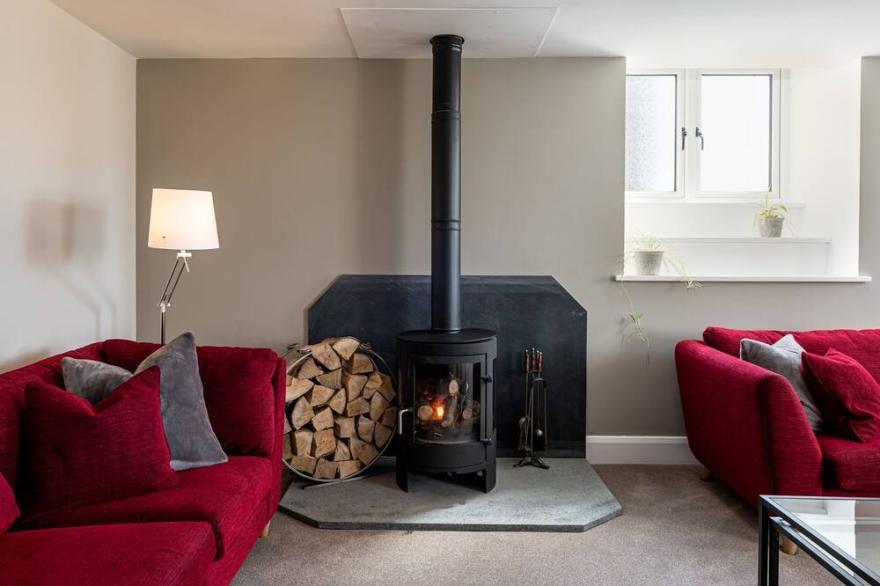 A stunning former church and school house in the Yorkshire Dales that's split into two cottages. Ide