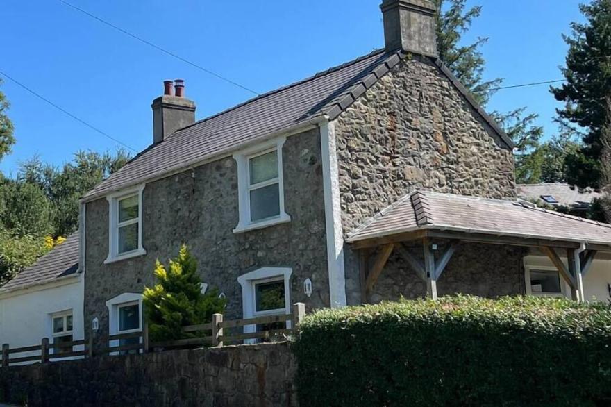 A Beautiful 3 Bedroom 17th Century Stone cottage