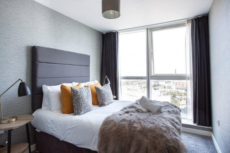 Best City Views, Sleeps 6, Fabulous Interiors
