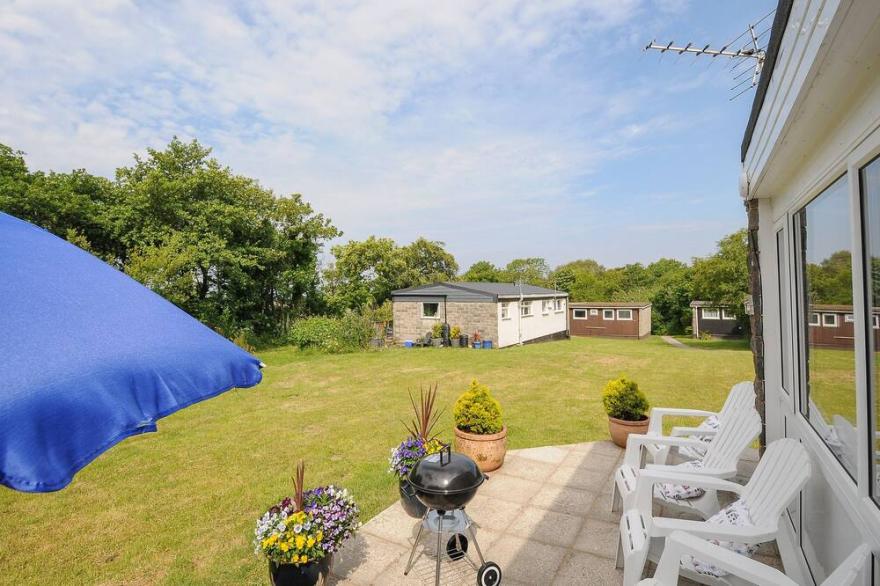 21 THE GLADE, pet friendly, character holiday cottage in Kilkhampton