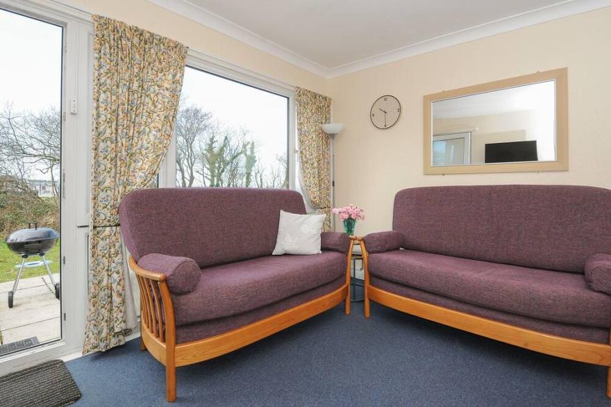 21 THE GLADE, pet friendly, character holiday cottage in Kilkhampton