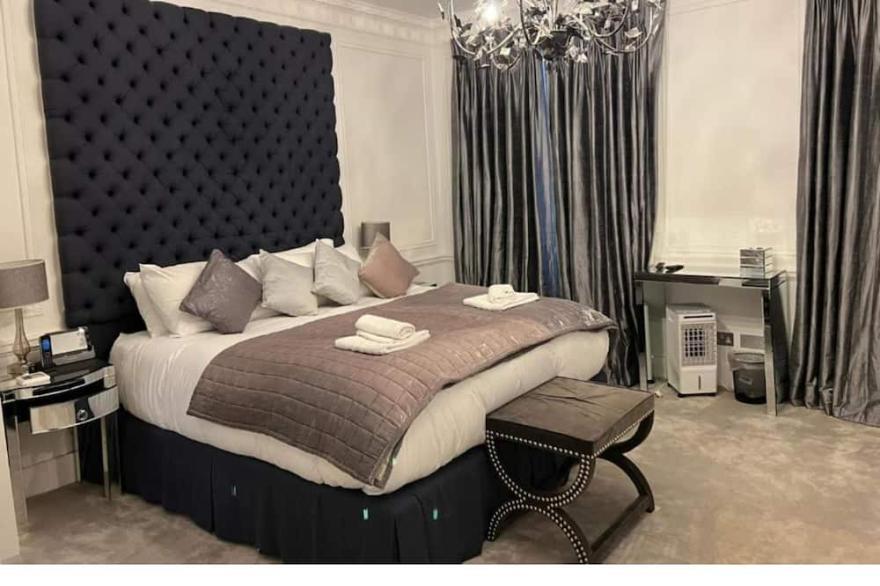 R3- Deluxe Double Room with Ensuite