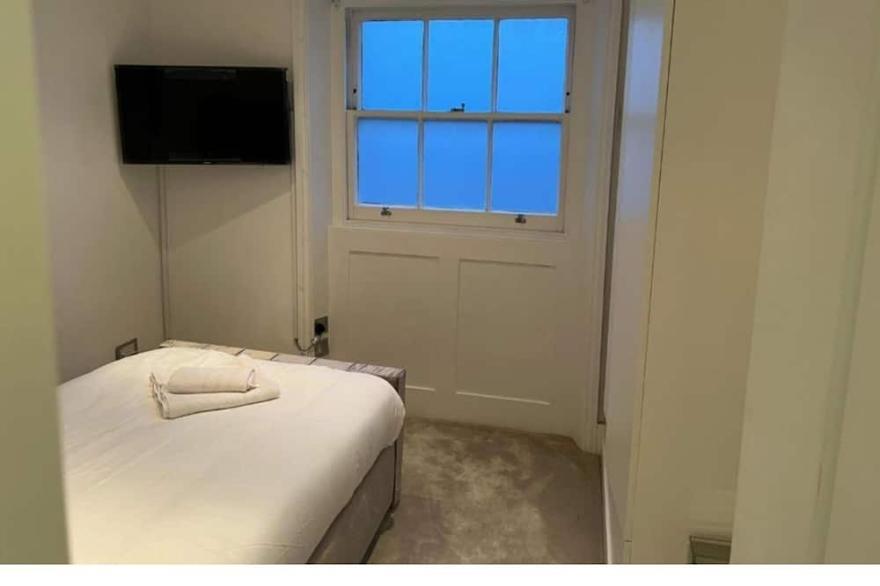 R5-Compact Single Room-Top Floor