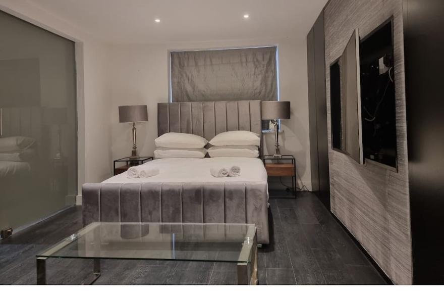 Basement Double room with Private Ensuite