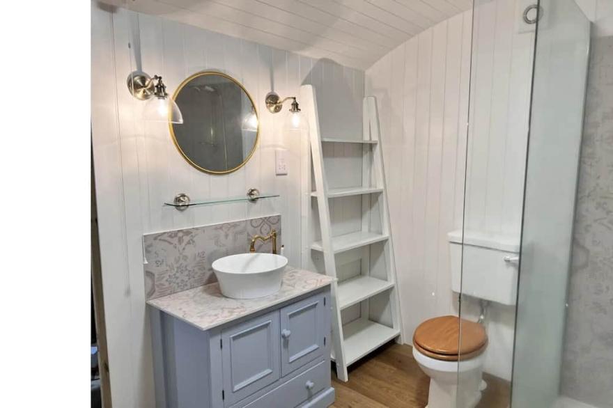 ‘Sunrise’ – our Luxury Stay Shepherd’s Hut