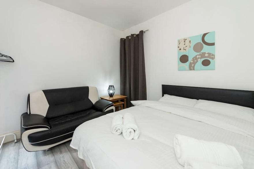 Pass the Keys | Delightful Family Home Sleeps 7 and Private Garden