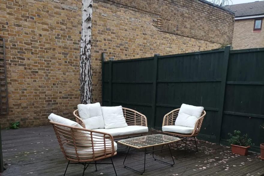 Arty & Cosy 2BD Flat with a Garden - Bethnal Green