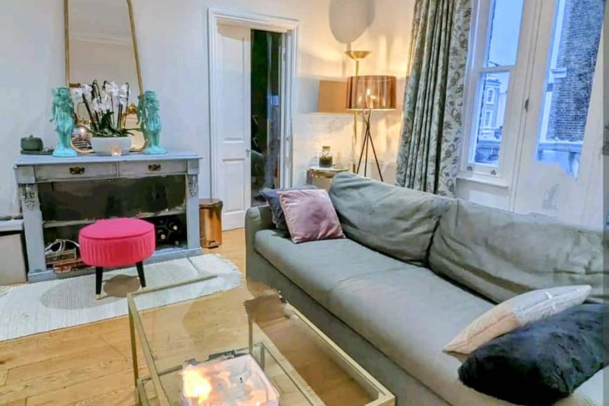 Cozy & bright 1 bd in beautiful Chelsea