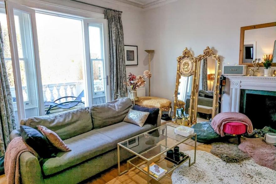 Cozy & bright 1 bd in beautiful Chelsea