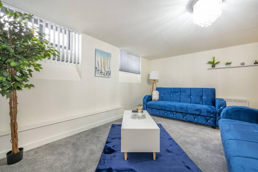Bv Navy Blue Spacious Diamond Suites Apt